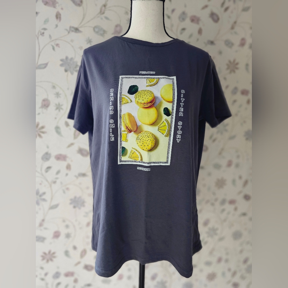 Gray and Yellow Short Sleeve Tee with Lemon Graphic. Made in Italy.
